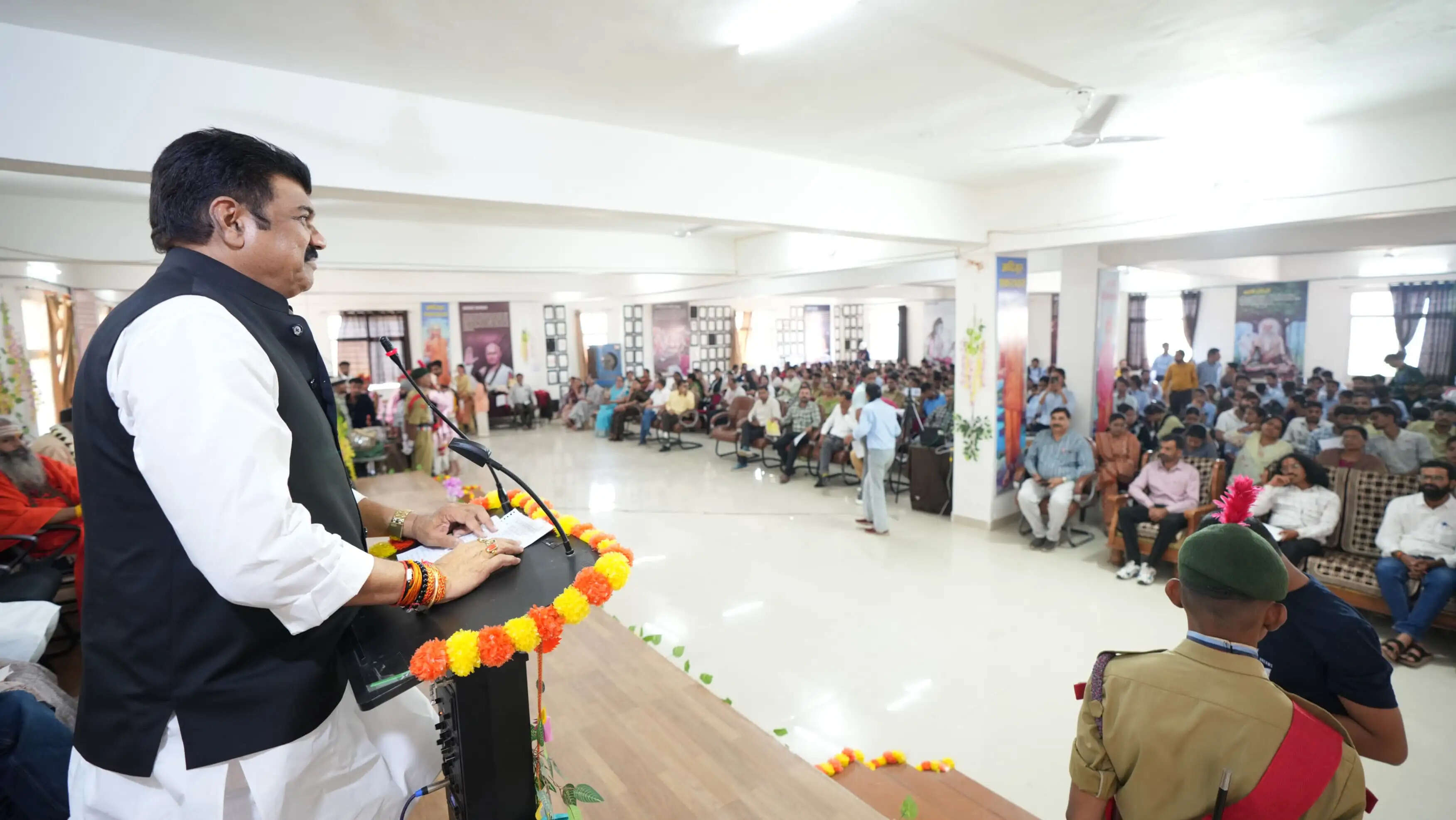 सागर: आर्ट एंड कॉमर्स कॉलेज के वार्षिक उत्सव में पहुंचे मंत्री गोविंद सिंह राजपूत, मेधावी छात्र हुए सम्मानित