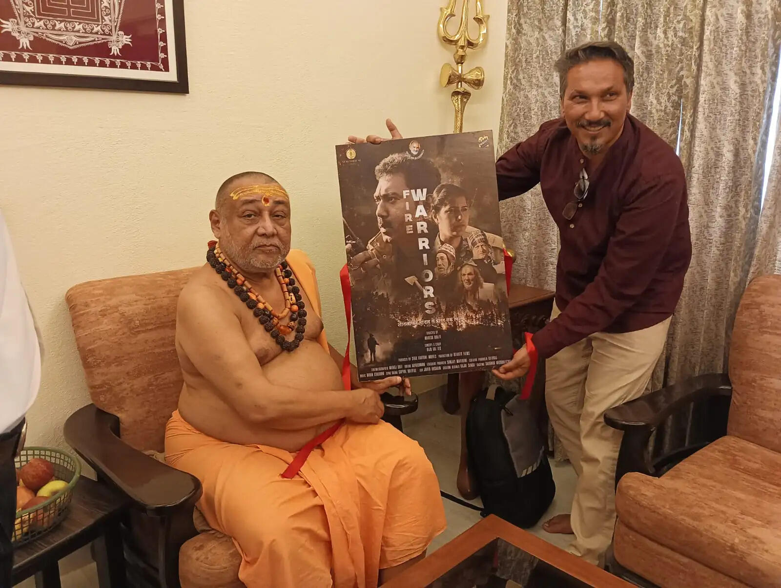 शंकराचार्य राज राजेश्वराश्रम ने किया 'फायर वारियर्स' के गीत 'भागीरथों पुनः उठो' का विमोचन