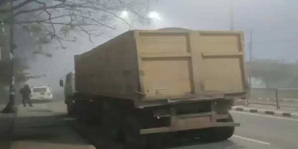 नायब तहसीलदार ने चेक किए लोडेड वाहन