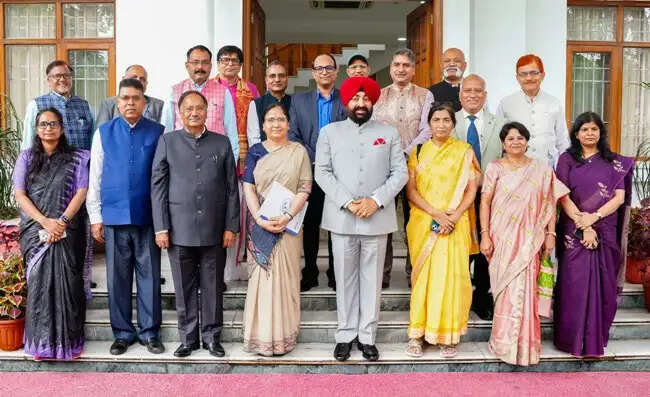 सक्षम और आत्मनिर्भर युवा तैयार करें विश्वविद्यालय: राज्यपाल