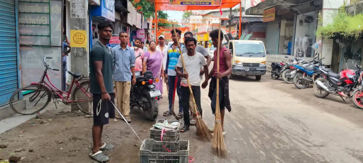 महावीरी झंडा शोभायात्रा को लेकर नगर परिषद प्रशासन ने चलाया विशेष सफाई अभियान