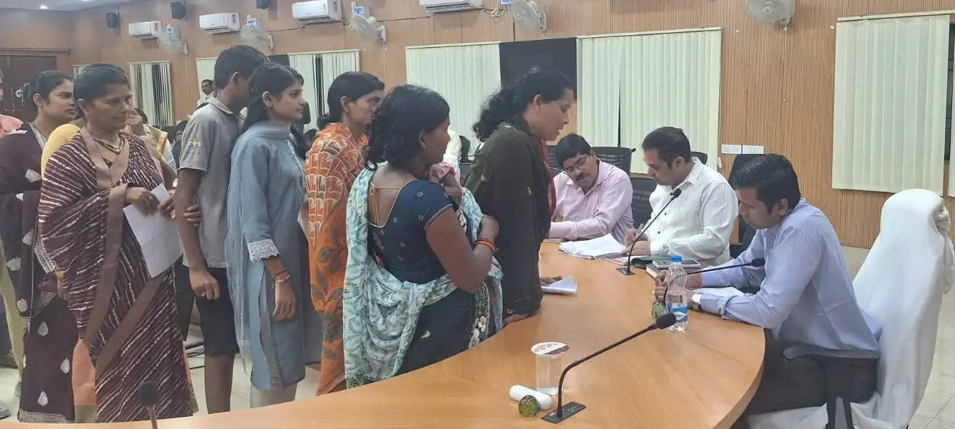 कोरबा जनदर्शन : 58 आवेदनों में राजस्व, बिजली, पेयजल और सड़क की समस्याएं प्रमुख, अधिकारियों को समयबद्ध निराकरण के निर्देश