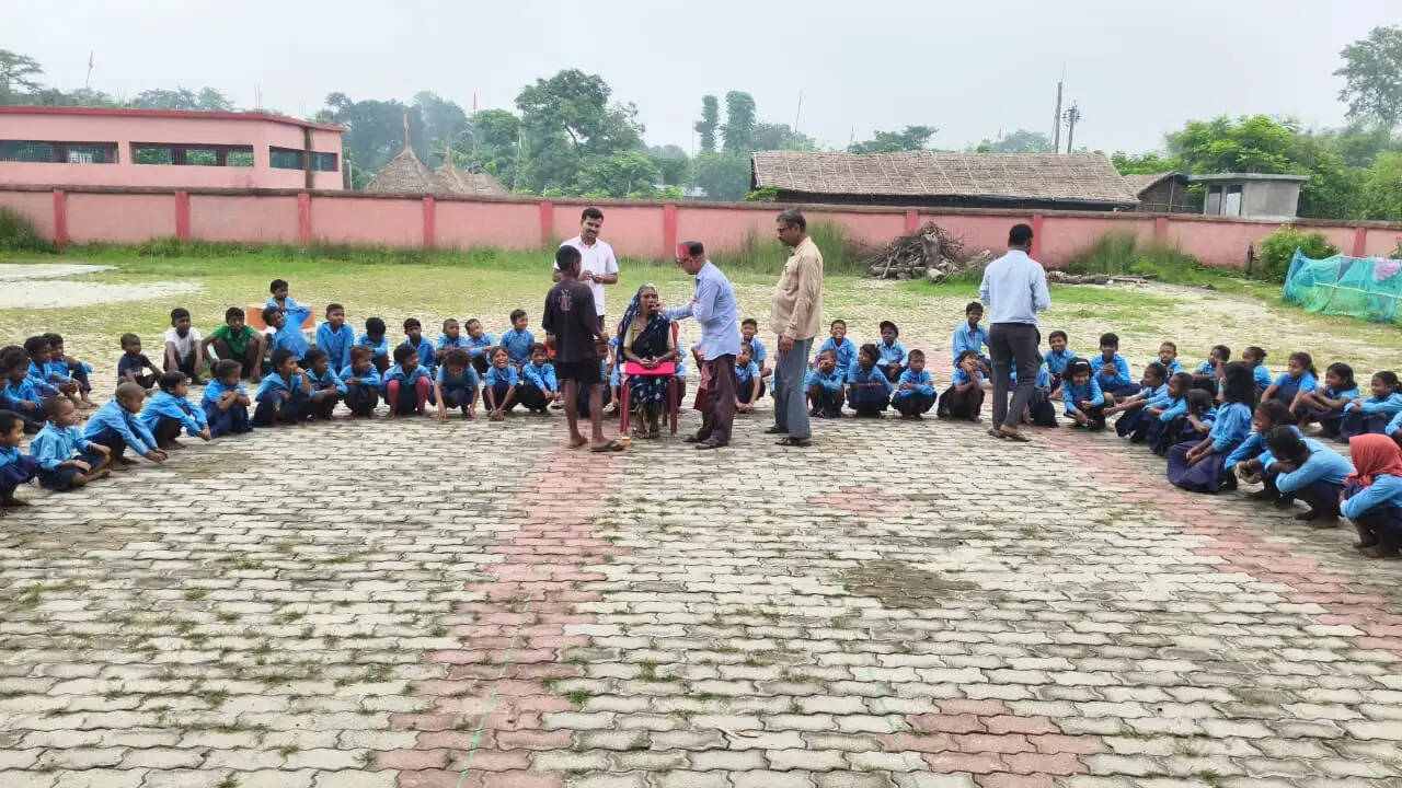 अंतर्राष्ट्रीय विधवा दिवस पर स्कूल में कार्यक्रम,बुजुर्ग विधवा माताओं को किया गया सम्मानित