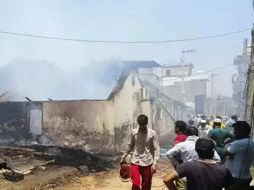 पलवल में पूर्व विधायक जलेब खान की झोपड़ी जली, यहीं सुनते थे शिकायतें