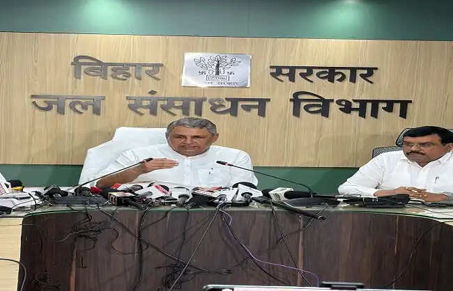 बाढ़ की स्थिति नियंत्रण में, अगले एक-दो दिनों में और सुधार की उम्मीद : विजय चौधरी