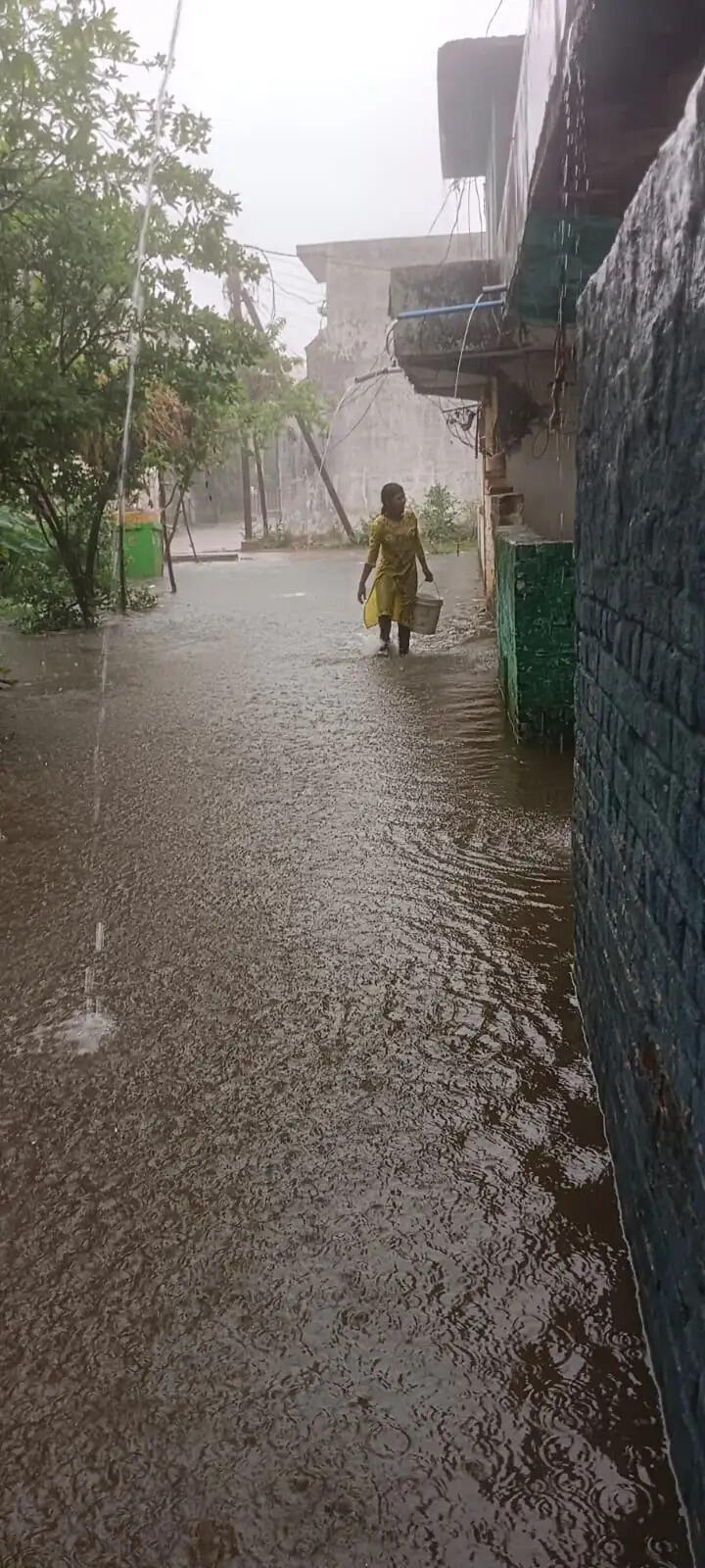 मूसलाधार बारिश से धमतरी शहर बेहाल , गलियों में जलभराव, निचली बस्तियों के सैकड़ों परिवार प्रभावित