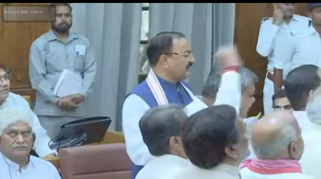 विधान परिषद में सपा ने उठाया राम मंदिर दान चढ़ावे की चोरी का मामला,सदन की कार्यवाही दो बार हुई स्थगित