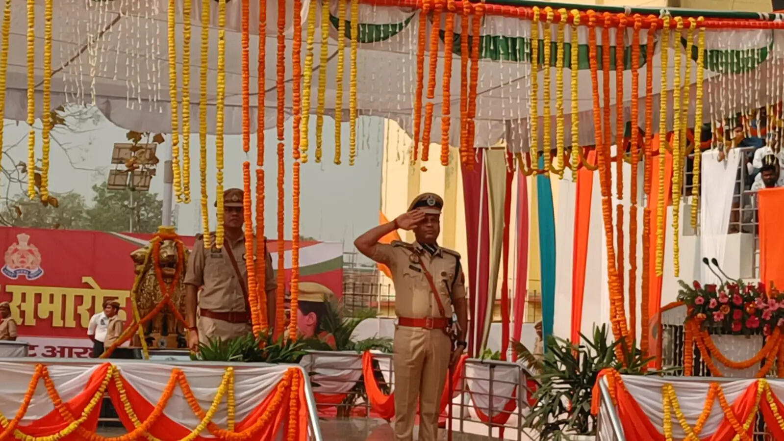 गोरखपुर पुलिस लाइन में भव्य दीक्षांत परेड: 493 महिला प्रशिक्षुओं ने ली शपथ, कानून-व्यवस्था को मिलेगी नई मजबूती