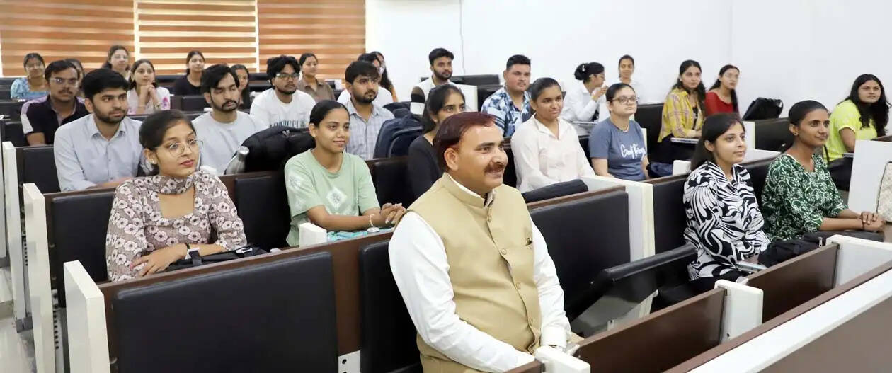 हिसार : गुरु जम्भेश्वर विश्वविद्यालय विद्यार्थियों के सर्वांगीण विकास के लिए संकल्पित : प्रो. नरसी राम बिश्नोई