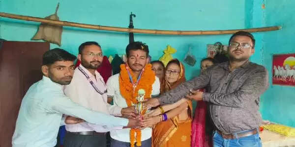 मजदूर के बेटे ने नीट परीक्षा में मारी बाजी