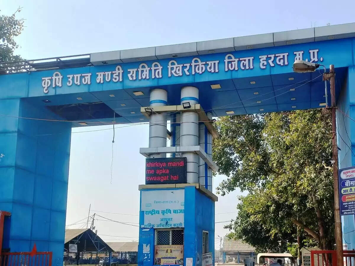 खिरकिया मंडी में अव्यवस्था: व्यापारियों पर मेहरबान मंडी प्रशासन, किसान जाम से परेशान