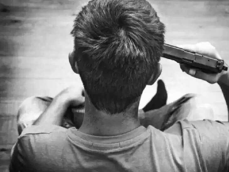 युवक ने पिस्टल से खुदकुशी का किया प्रयास, गंभीर