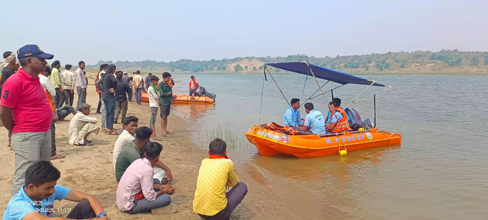 मुरैना: चंबल नदी से तीन और शव बरामद, दो युवक अभी भी हैं लापता