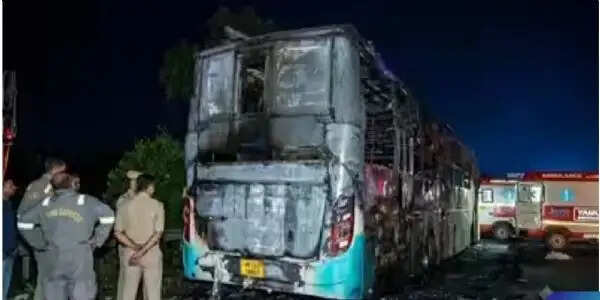 नोएडा बस हादसा: चालक,परिचालक के खिलाफ गैर इरादतन हत्या का मुकदमा दर्ज