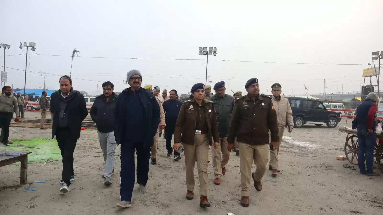 फर्रुखाबाद : पंचाल घाट पर गंगा नदी में श्रद्धालुओं ने लगाई आस्था की डूबकी