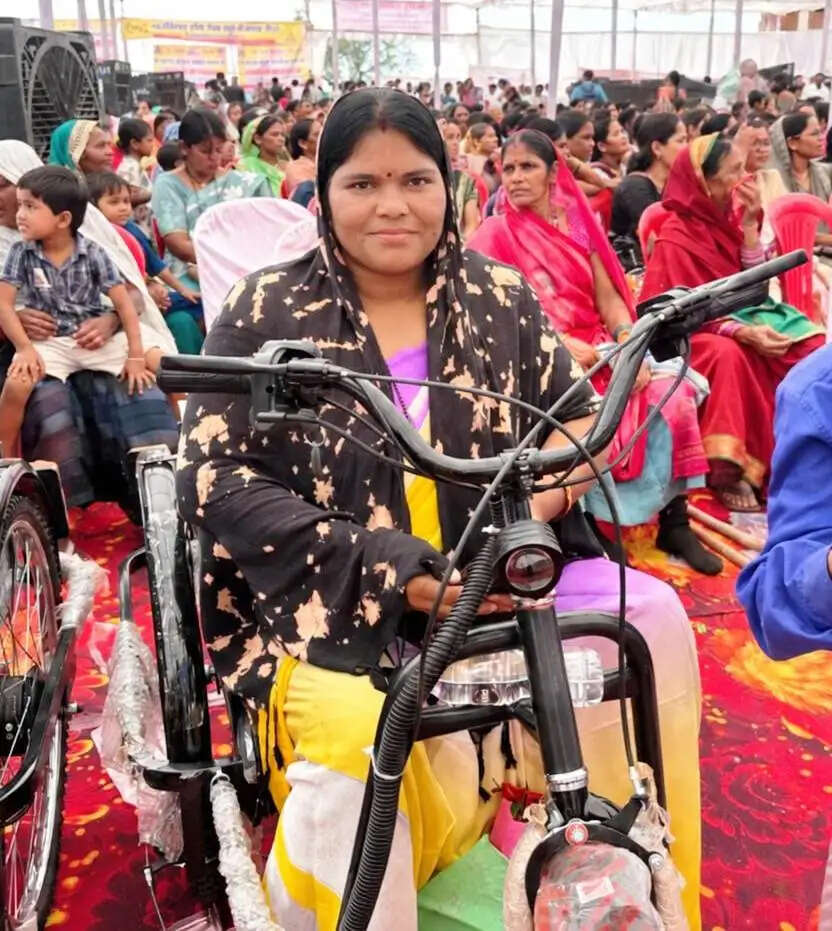 मोटराइज्ड ट्राइसाइकिल से आसान हुआ सफुरा बाई का सफर, अब जरूरी कामों के लिए दूसरों पर निर्भरता होगी कम