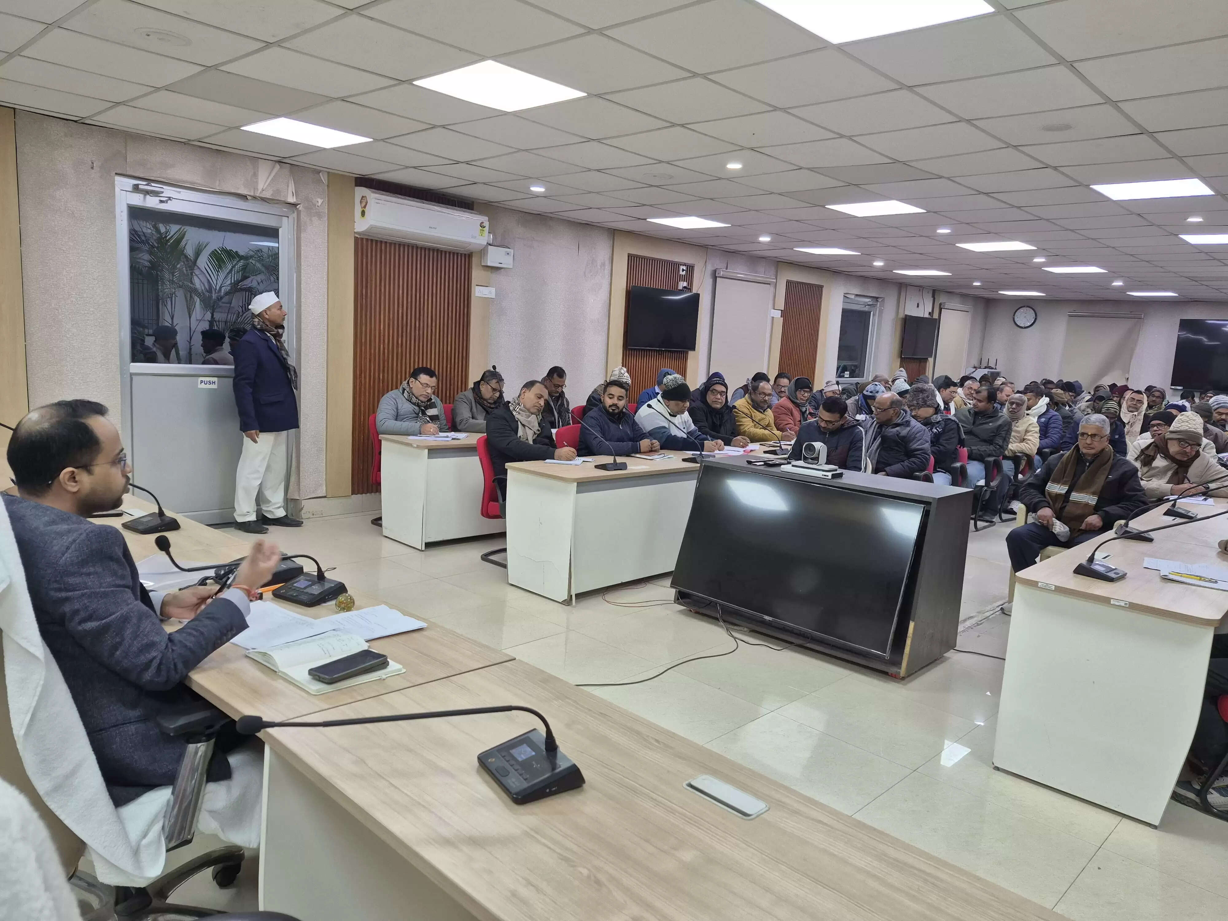 डीएम ने प्रधान लिपिकों व नाजिरों को दिया कार्यशैली सुधारने का सख्त निर्देश