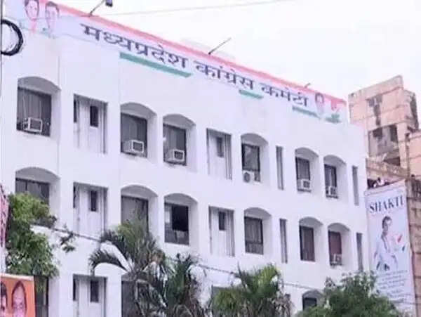 मतदाता सूची की विसंगतियां दूर करने की मांग, कांग्रेस ने निर्वाचन आयोग को सौंपे सुझाव