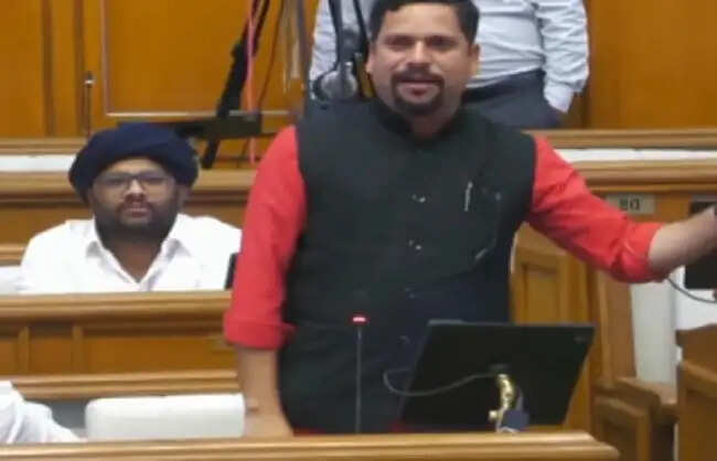 कथित दवा घोटाले पर चर्चा की मांग उठाने पर आआपा विधायकों को सदन से बाहर निकालाः संजीव झा