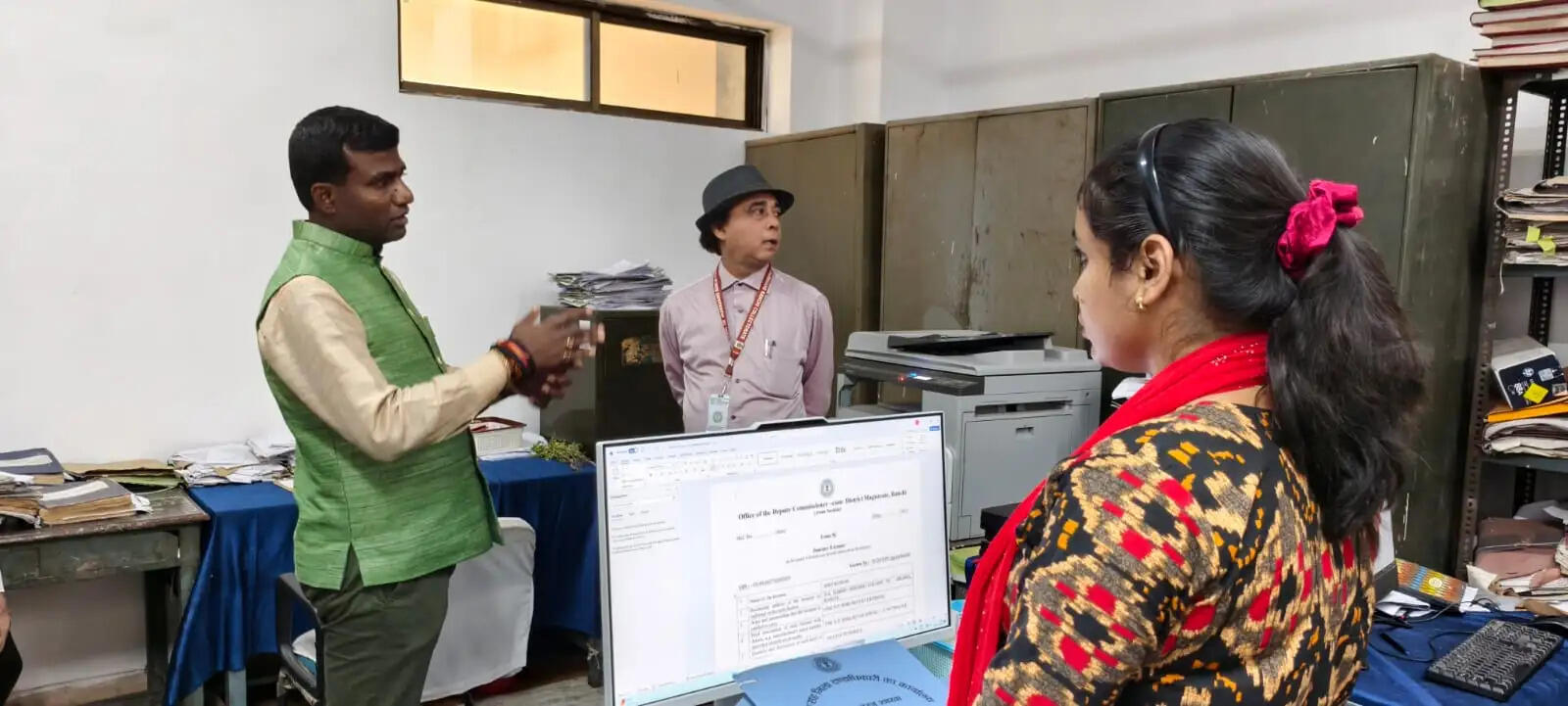 रांची समाहरणालय में उपायुक्त का औचक निरीक्षण, अनुपस्थित कर्मियों पर शो-कॉज का निर्देश