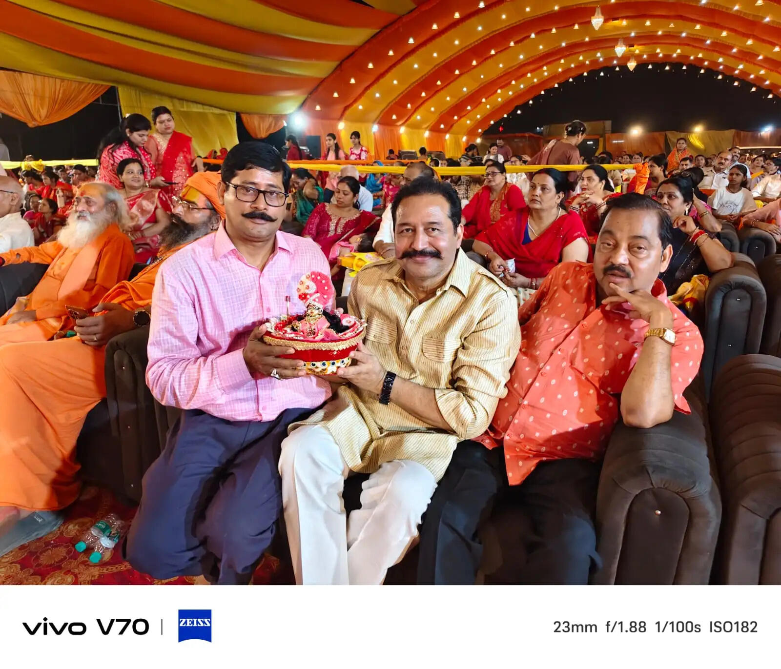 कृष्ण-रुक्मिणी विवाह प्रसंग का शिवानन्द महाराज ने किया भावपूर्ण वर्णन, भक्ति में डूबे श्रद्धालु