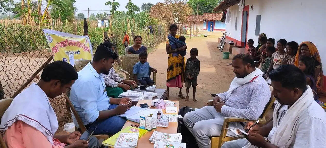 बलरामपुर : विशेष पिछड़ा जनजाति के लोगों के लिए स्वास्थ्य शिविर का आयोजन