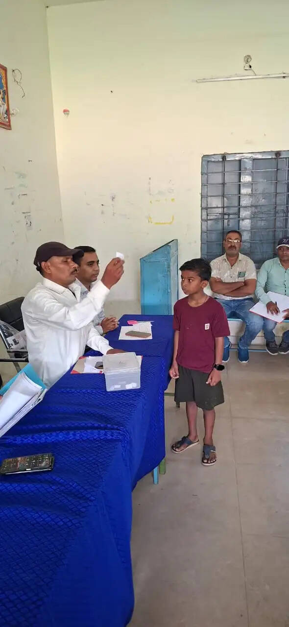 स्वामी आत्मानंद उत्कृष्ट अंग्रेजी माध्यम स्कूलाें में सीटों से अधिक आवेदन, लाटरी से हुआ विद्यार्थियों का चयन