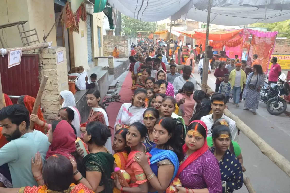 वासंतिक चैत्र नवरात्रि में काशीपुराधिपति की नगरी गौरी पूजन में लीन, घरों में चंडीपाठ