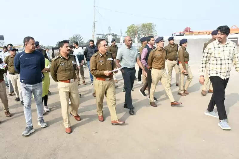 सीहोरः वरिष्ठ अधिकारियों ने कुबेरेश्वर धाम पहुंचकर लिया रूद्राक्ष महोत्सव एवं शिवमहापुराण कथा की तैयारियों का जायजा