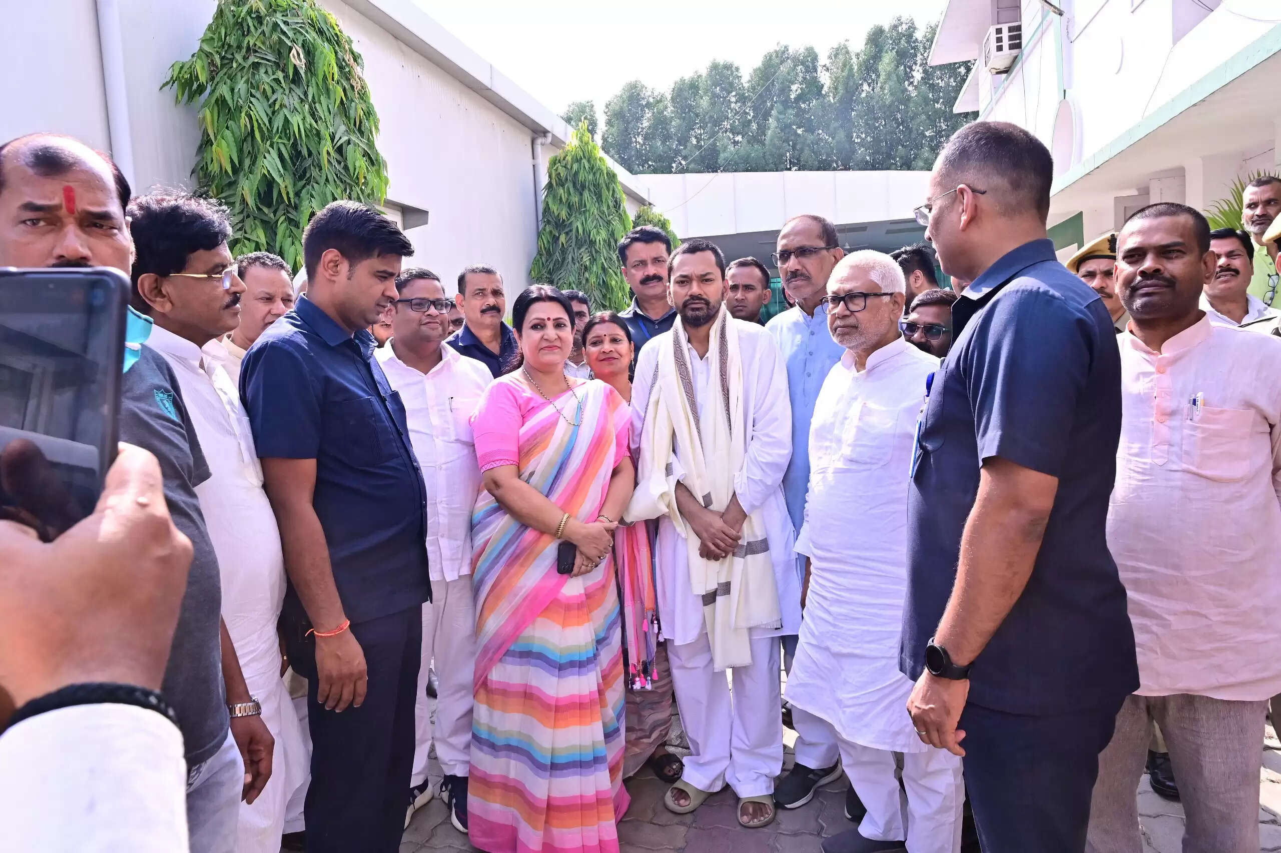 पार्टी नेताओं एवं कार्यकर्ताओं के साथ निशांत ने&nbsp;किया&nbsp;गहन मंथन