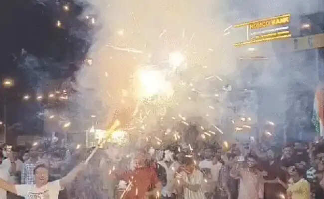 टी-20 विश्वकप में वेस्टइंडीज के खिलाफ भारत की जीत पर मध्य प्रदेश में जश्न, जमकर हुई आतिशबाजी