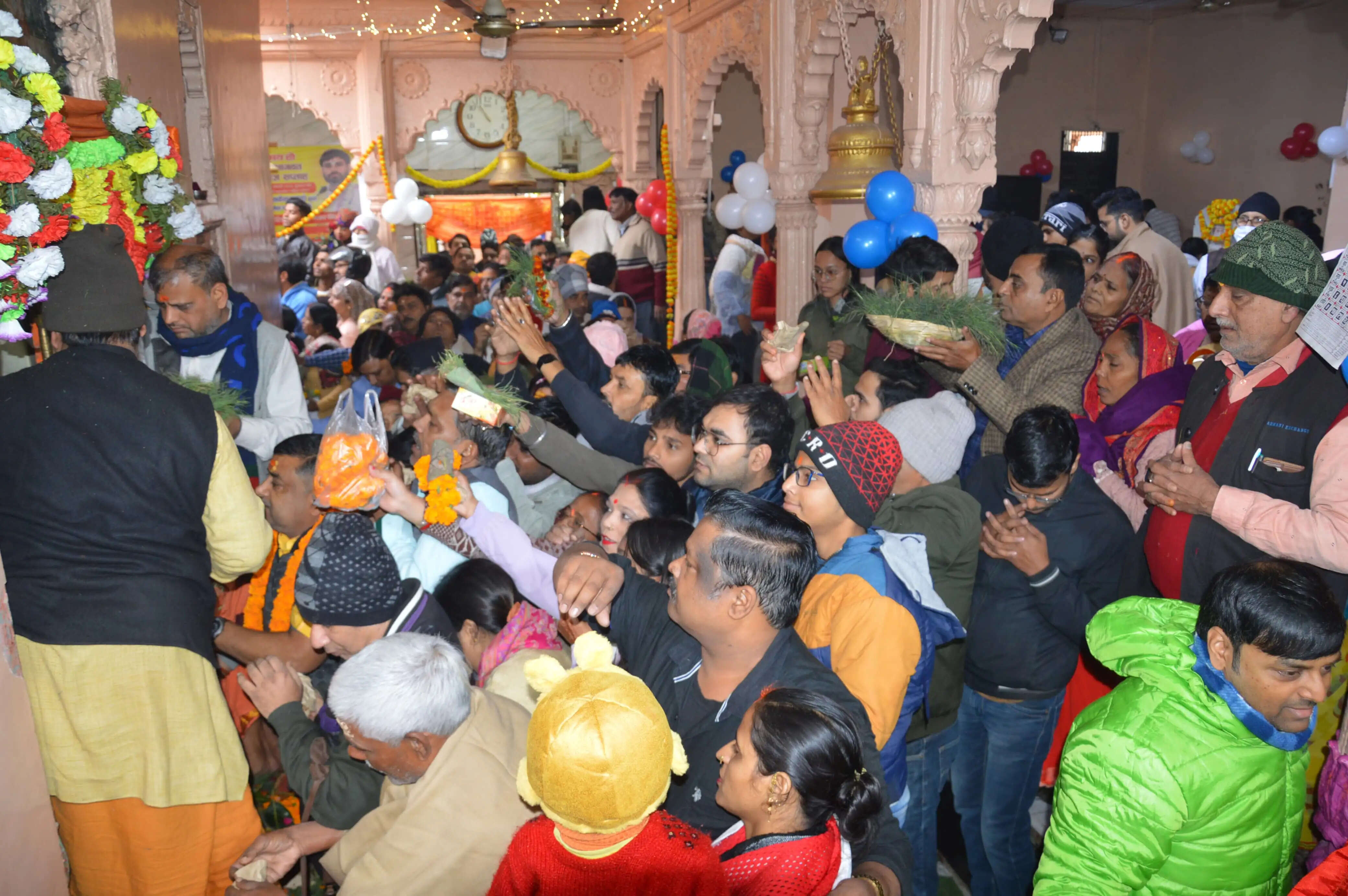 नववर्ष के पहले दिन काशी विश्वनाथ दरबार में उमड़ा युवाओं का सैलाब&nbsp;