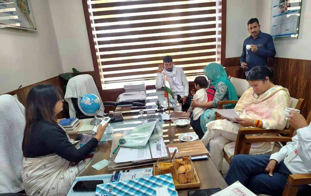 हिसार में सीएम फ्लाइंग का निजी स्कूल पर छापा, मिली खामियां