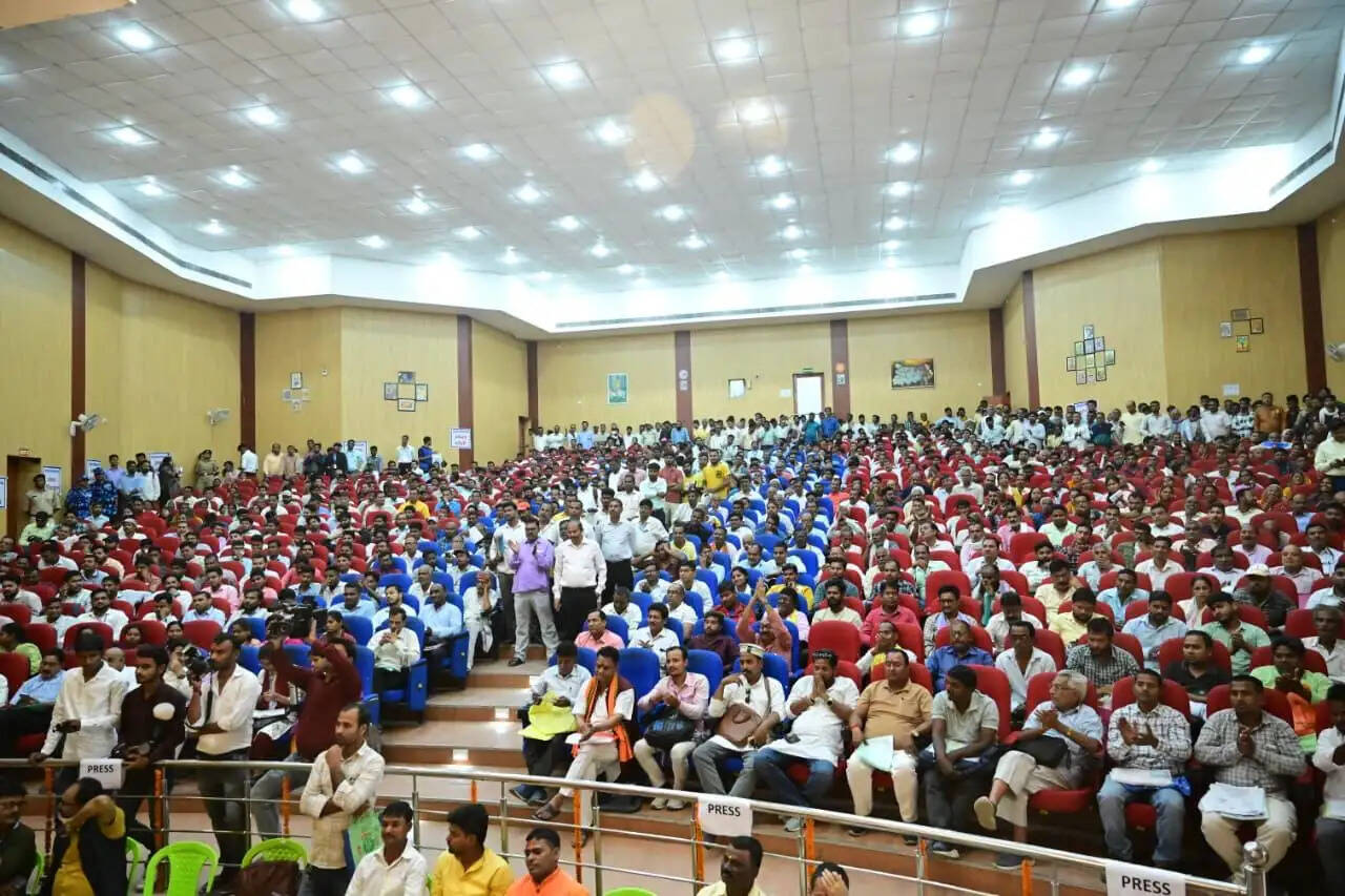 सारण में उपमुख्यमंत्री विजय कुमार सिन्हा ने सुनी जनता की फरियाद