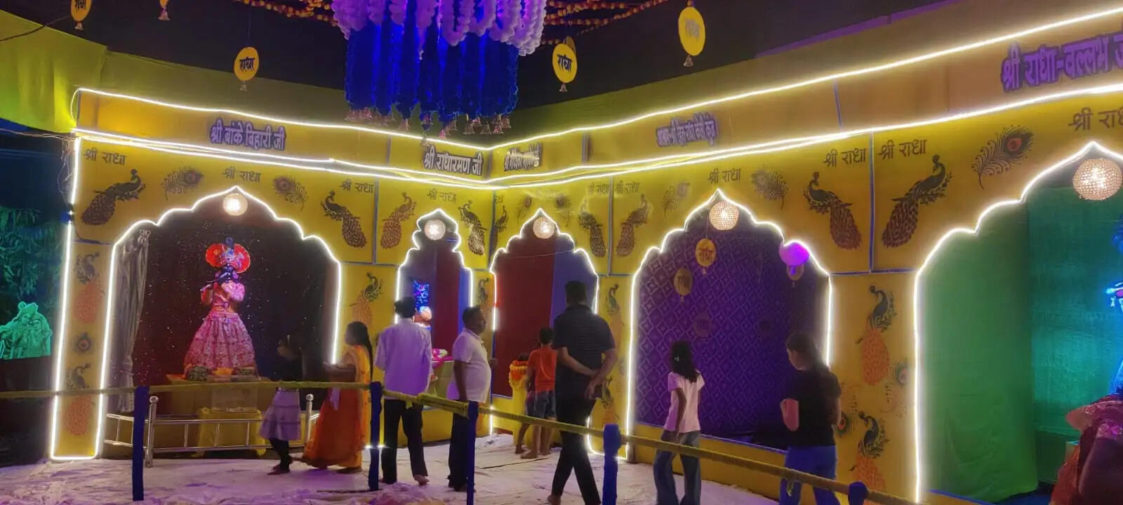 धमतरी में हो रहे श्री वृंदावन धाम के दर्शन