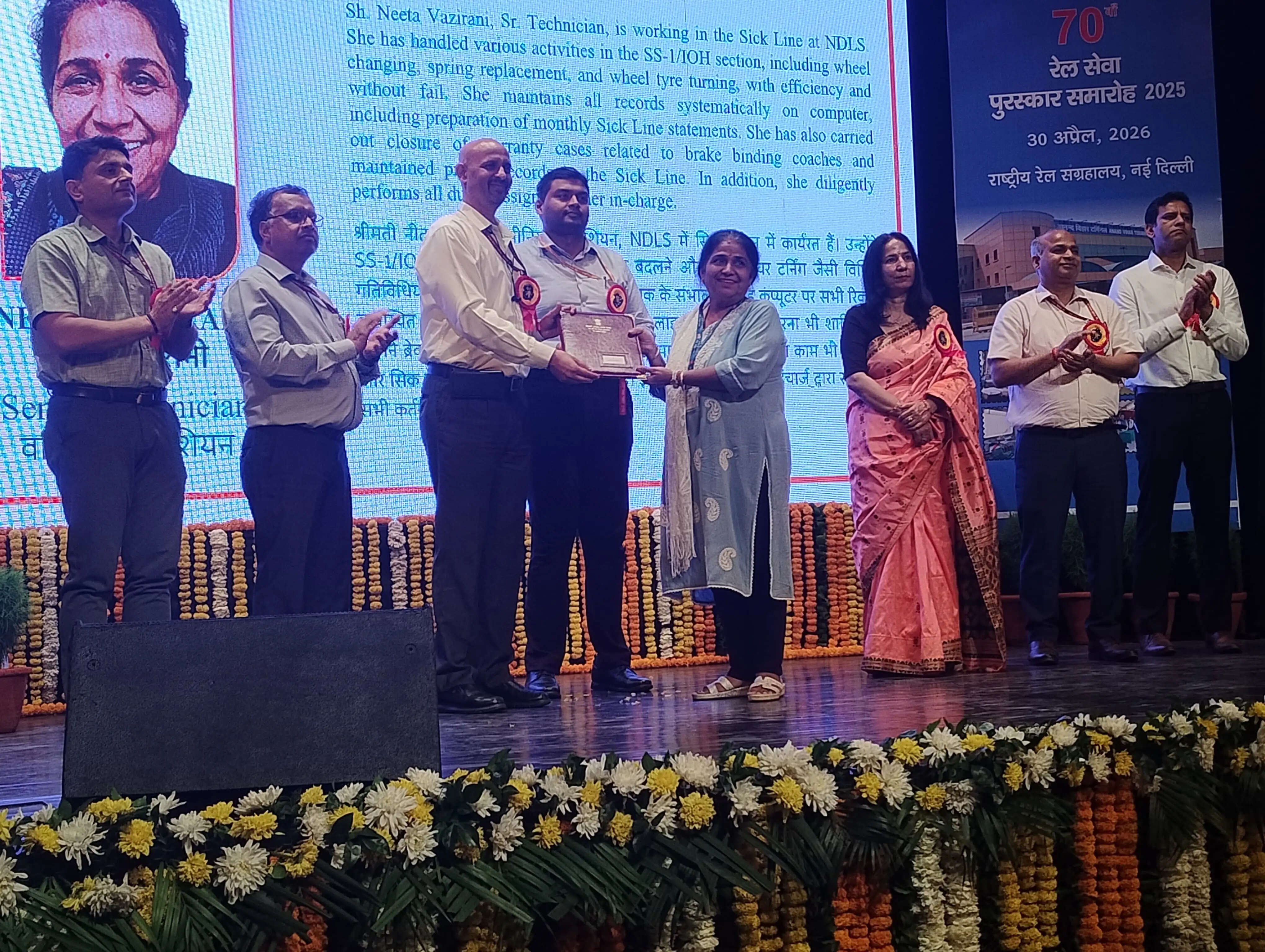 दिल्ली मंडल में 70वां रेल सेवा पुरस्कार : डीआरएम ने 100 रेलकर्मियों को किया सम्मानित