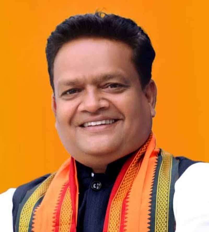 रायपुर : भ्रष्टाचारियों का महिमामंडन और आदिवासियों का शोषण ही कांग्रेस का असली चरित्र : देवलाल ठाकुर