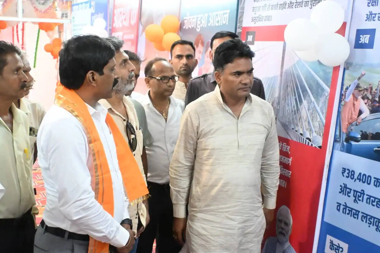 विधायक ने किया की उपलब्धियों वाली प्रदर्शनी का अवलोकन, आक्या बोले योजनाओं का मिल रहा सीधा लाभ
