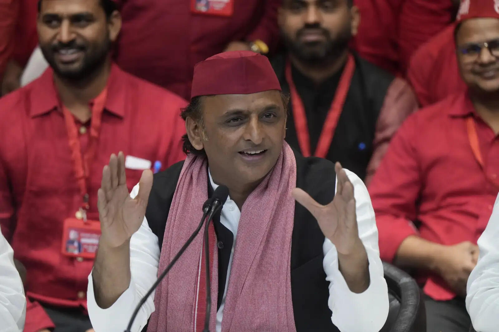 आतंकवाद के खिलाफ सरकार के फैसलों का अखिलेश यादव ने किया समर्थन