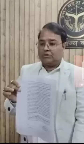 शंकराचार्य के मुद्दे पर याेगी के समर्थन में जीएसटी के डिप्टी कमिश्नर का त्यागपत्र