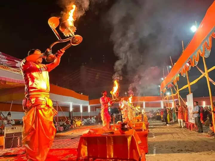 ''देवी सुरेश्वरी भगवती गंगे, भुवन तारिणी तरल तरंगे'' से गूंज उठा सिमरिया