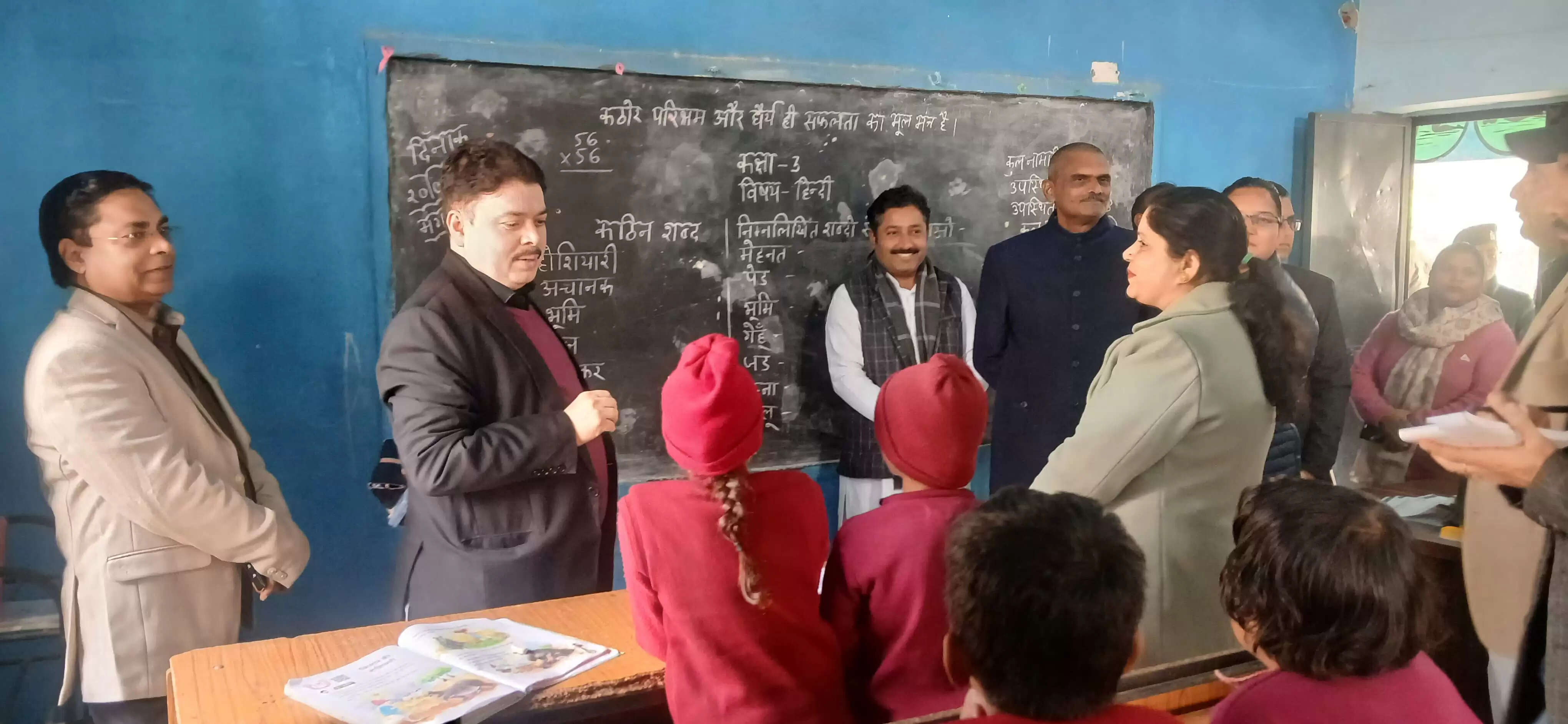 प्रमुख सचिव राजीव रंजन ने शिक्षा स्वास्थ्य सेवाओं का निरीक्षण किया