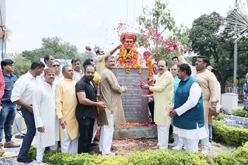 मप्र: भाजपा के प्रदेश संगठन महामंत्री एवं प्रदेश महामंत्री ने महात्मा ज्योतिबा फुले की जयंती पर श्रद्धासुमन अर्पित किए