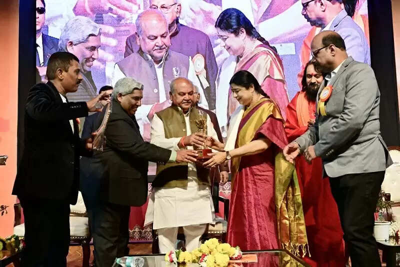 अच्छी शिक्षा, उत्तम स्वास्थ्य और त्वरित न्याय से ही ‘विकास’ संभव : सुधीर अग्रवाल