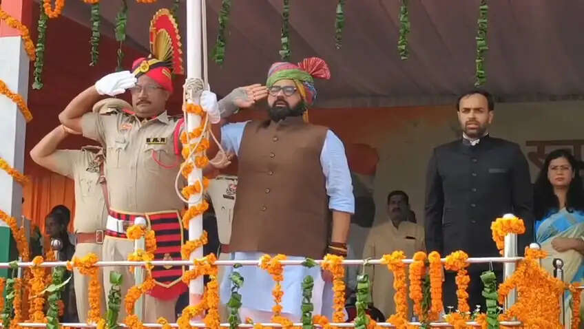 नूंह में राज्यसभा सांसद कार्तिकेय शर्मा ने स्वतंत्रता दिवस पर किया ध्वजारोहण