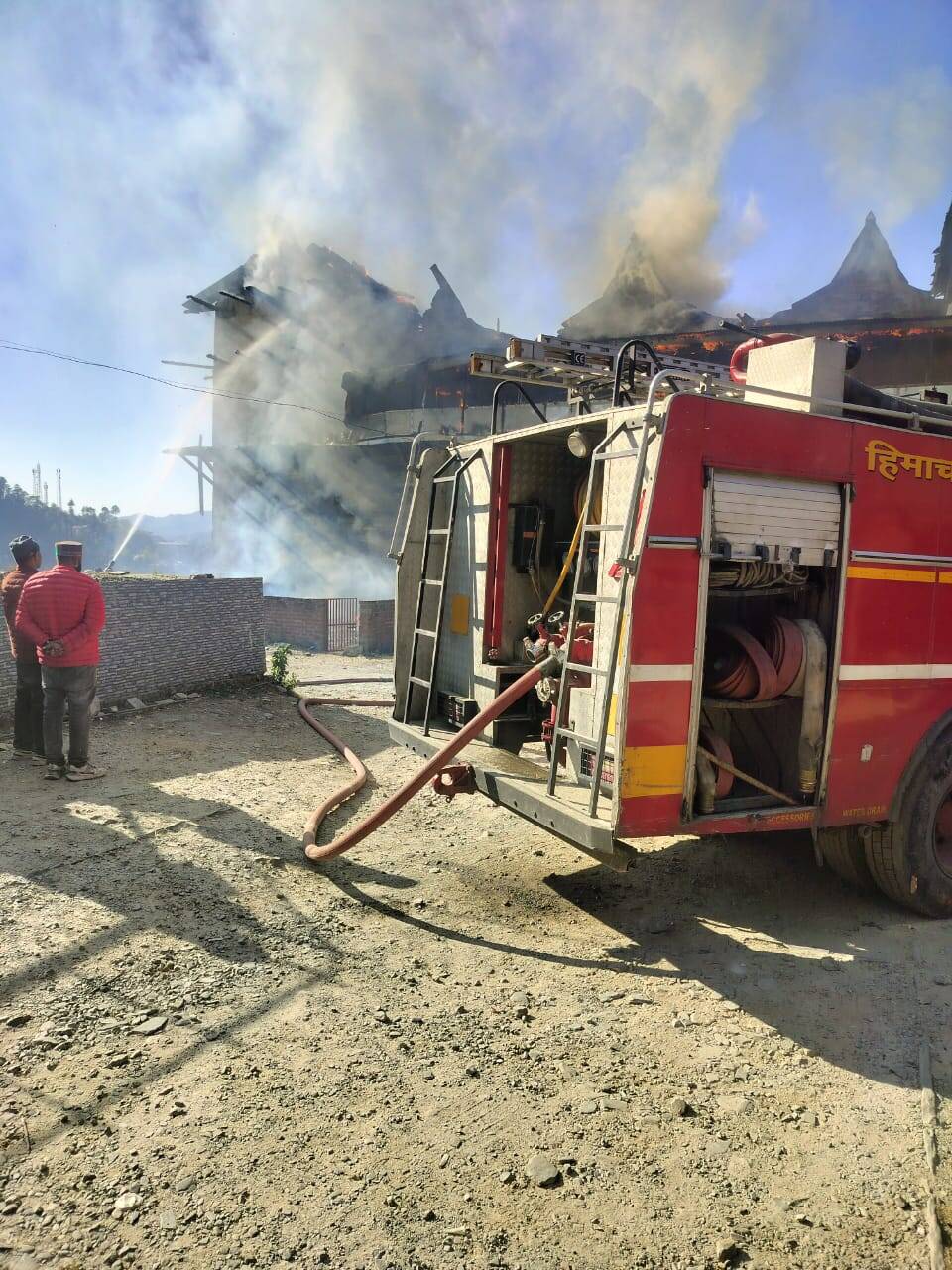 शिमला : जुन्गा के 200 साल पुराने राजमहल में आग, कोई हताहत नहीं