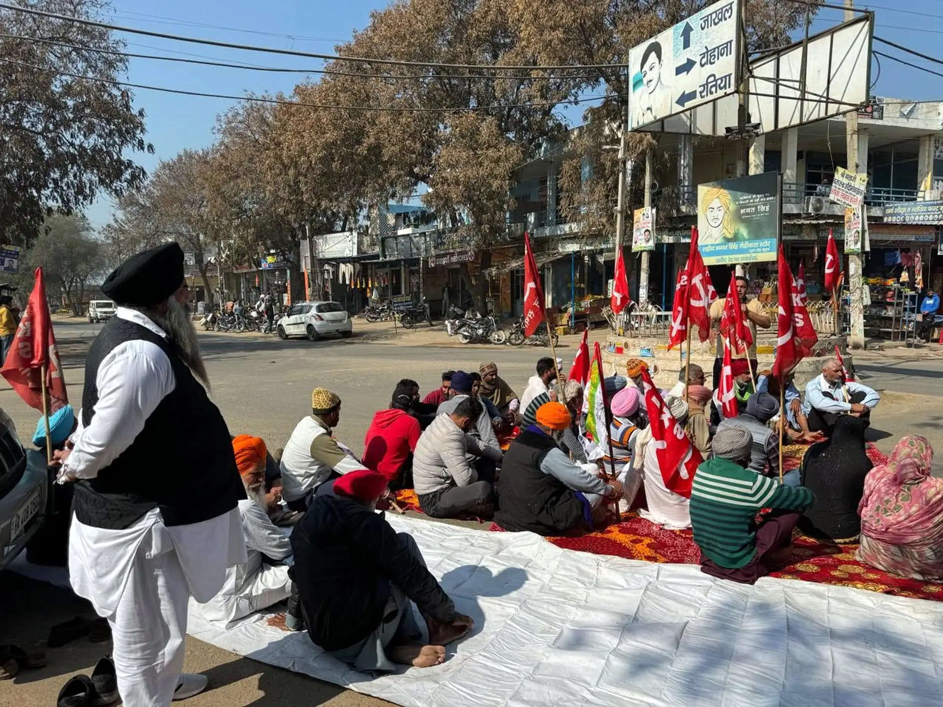 भारत बंद और हड़ताल का फतेहाबाद में मिला-जुला असर, रोडवेज बसों का चक्का जाम