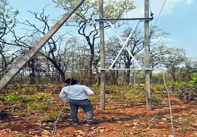 नियद नेल्लानार योजना से नारायणपुर के वनांचल गांव तक पहुंची बिजली