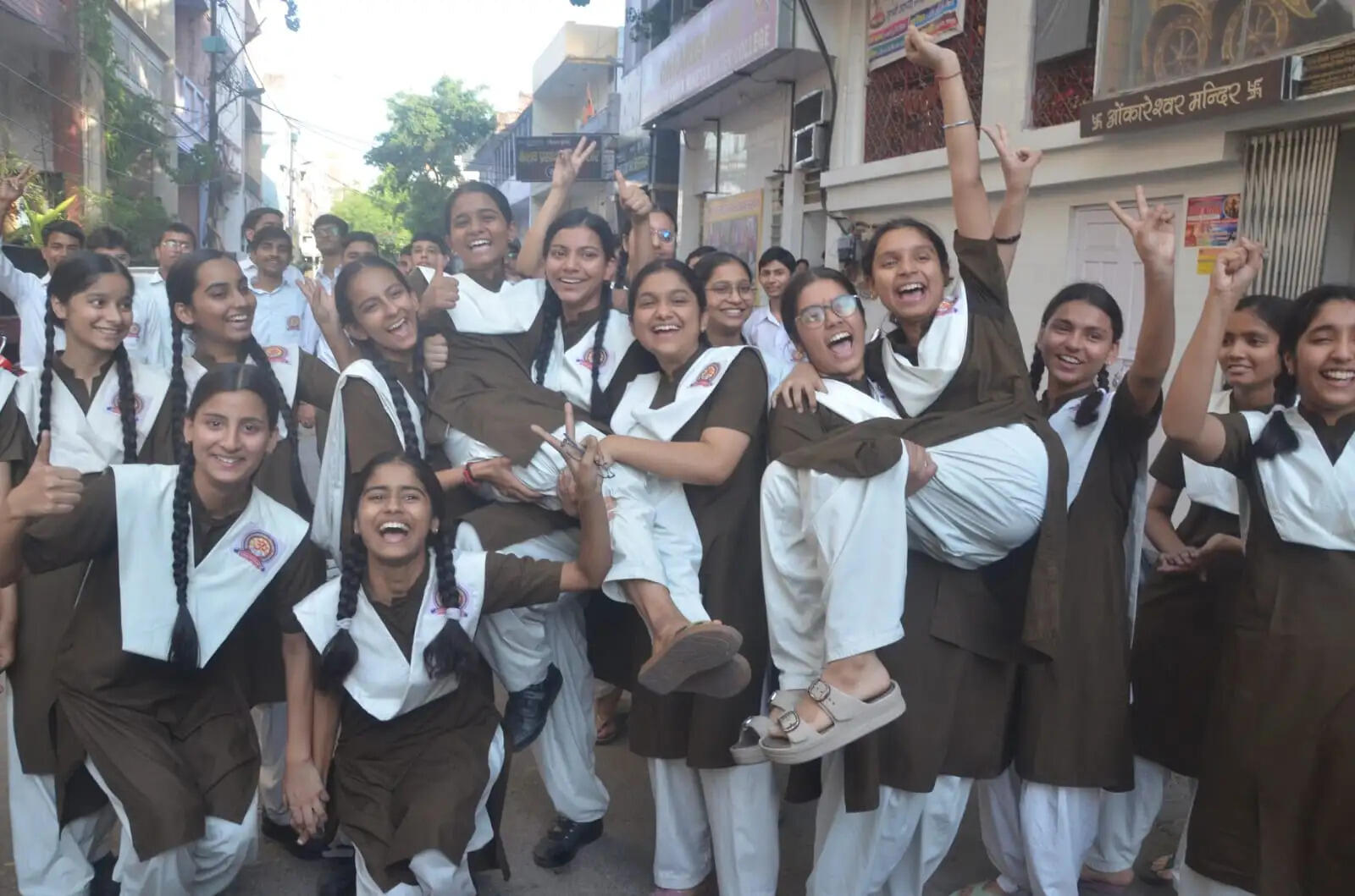 ओंकारेश्वर जवाहर नगर स्कूल का शानदार प्रदर्शन, श्रेया पाठक ने 96 प्रतिशत अंक पाकर शहर में पांचवीं रैंक हासिल की