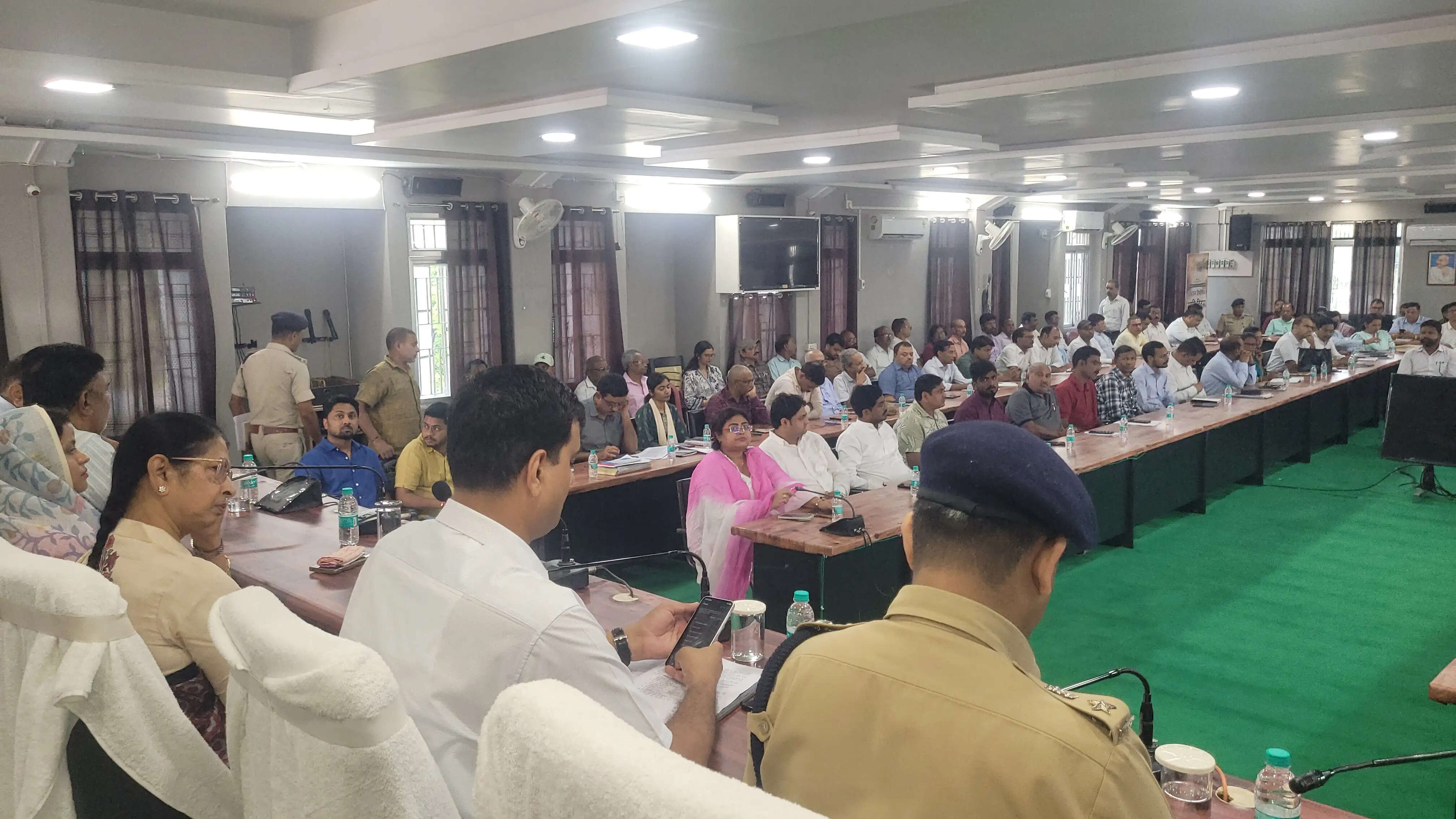 दुर्गा पूजा: पंडालों में सीसीटीवी व फायर सेफ्टी अनिवार्य, तैनात रहेगी महिला पुलिस